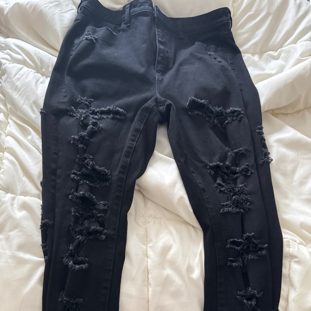 American Eagle begging distress jeans